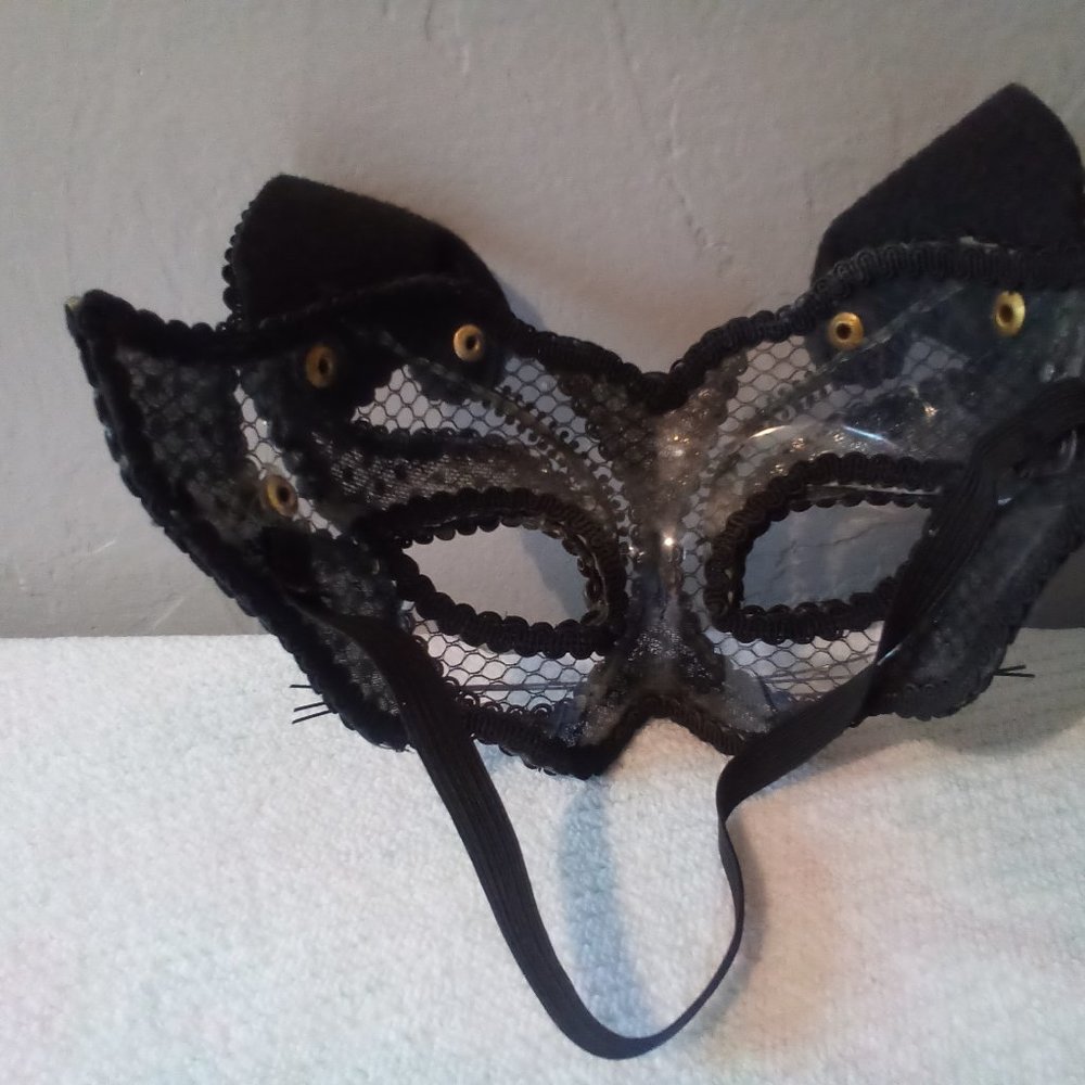 Mask - Picture 2 of 4